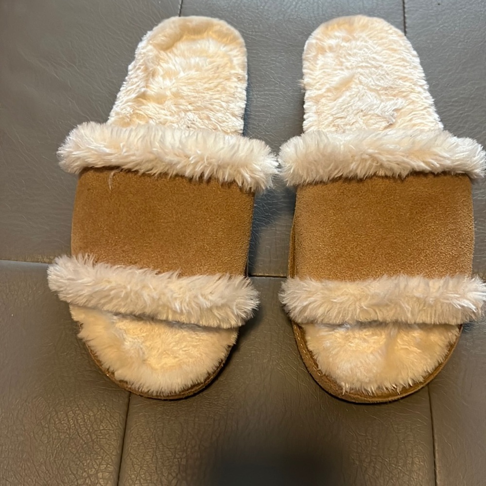 Minnetonka size small slippers. Light suede & cream fur.  Only used a few times.